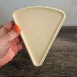 Vtg Tupperware Pie Slice Keeper Container 269-15 With Lid Beige